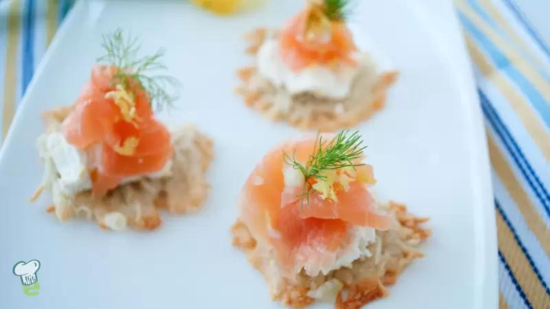 parmesan crisps with smoked salmon - Are Parmesan crisps a good snack