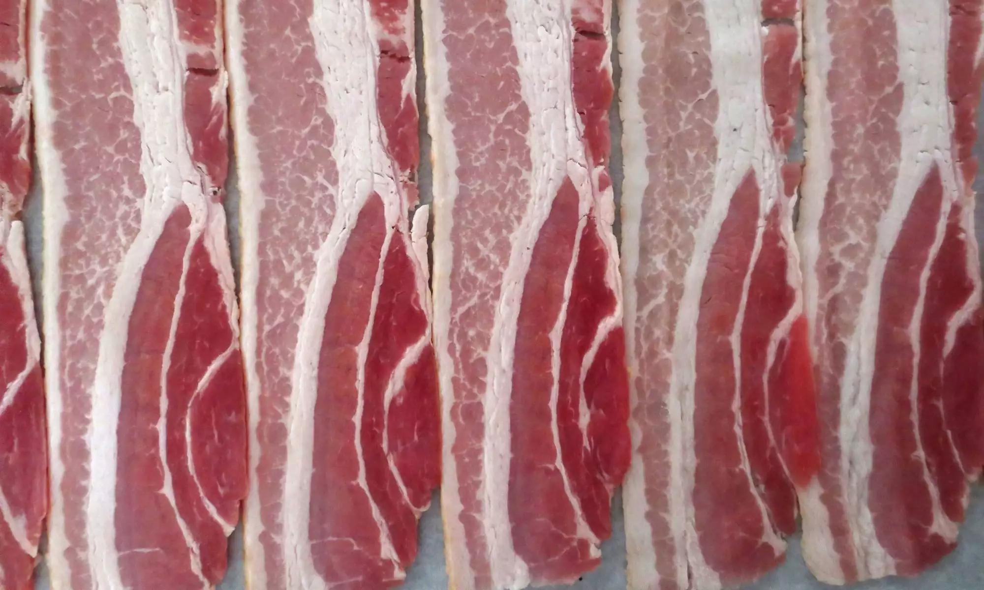 is it safe to eat smoked bacon raw - Can smoked bacon be eaten uncooked