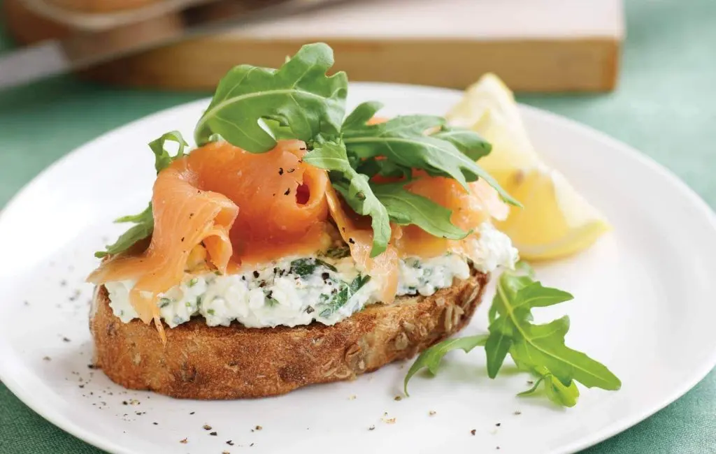 cottage cheese smoked salmon - Can we eat cottage cheese with fish