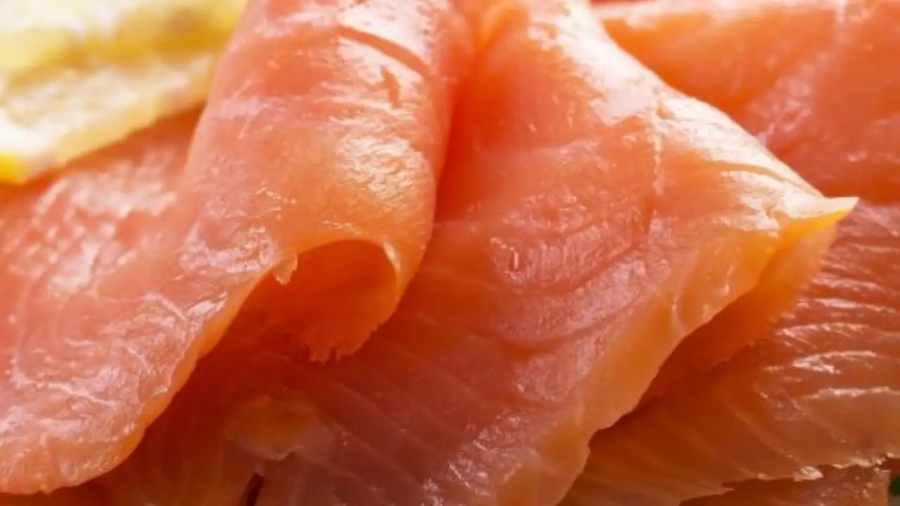 uncooked smoked salmon - Can you eat raw uncooked salmon