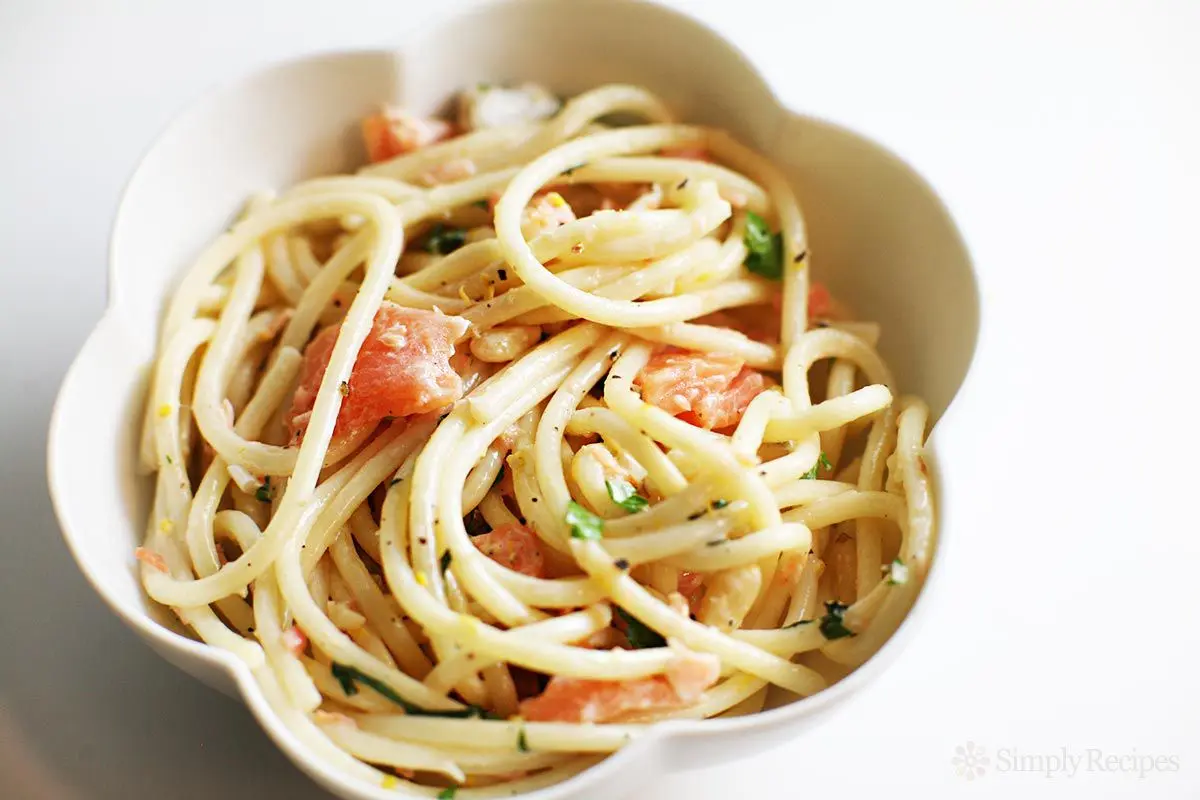 smoked salmon and pasta dishes - Can you eat smoked salmon with cheese