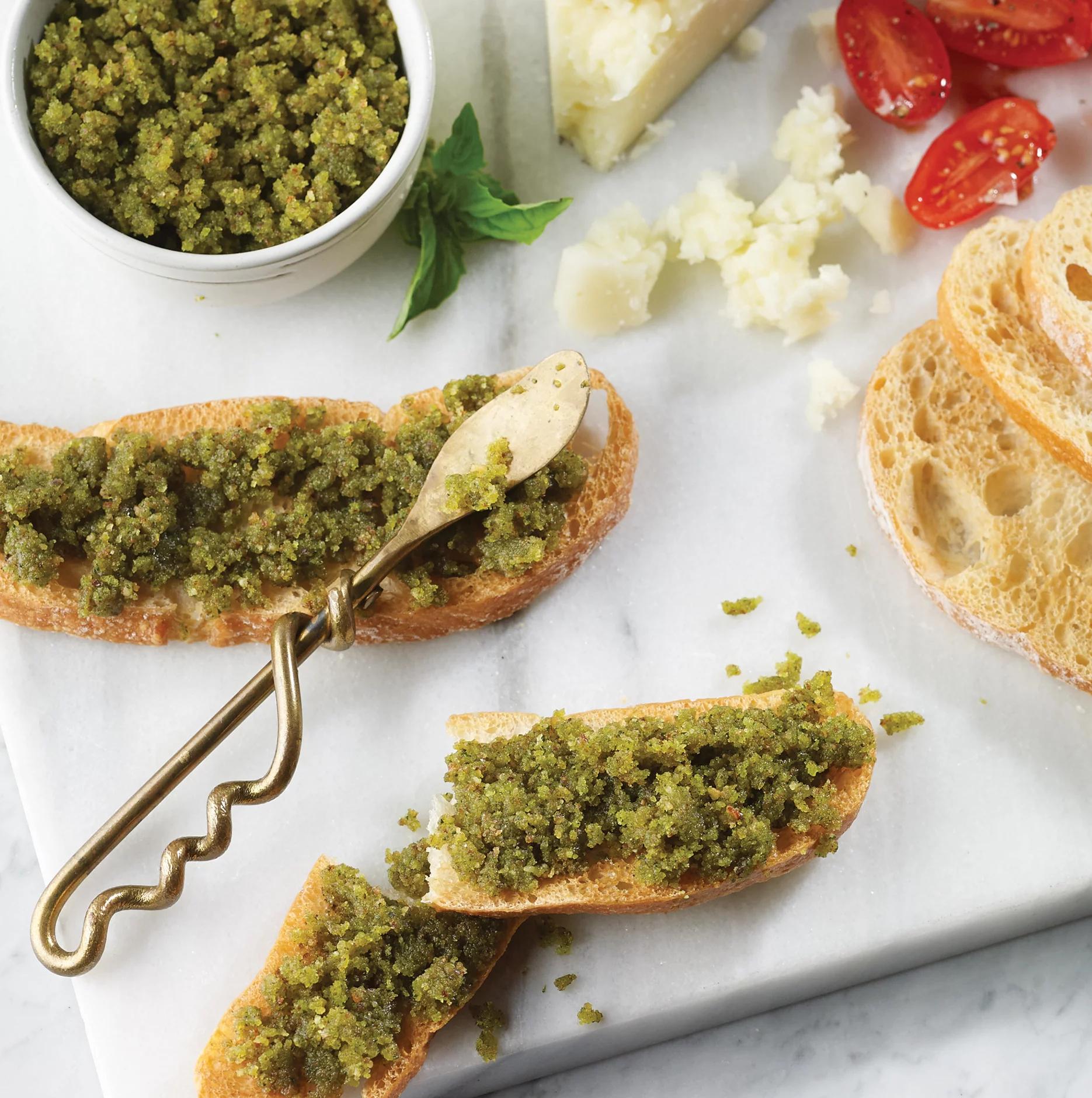 smoked almond pesto - Can you replace pine nuts with almonds in pesto