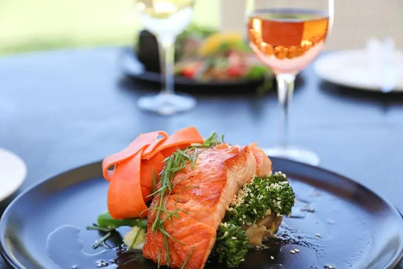 red wine with smoked salmon - Do salmon and red wine go together