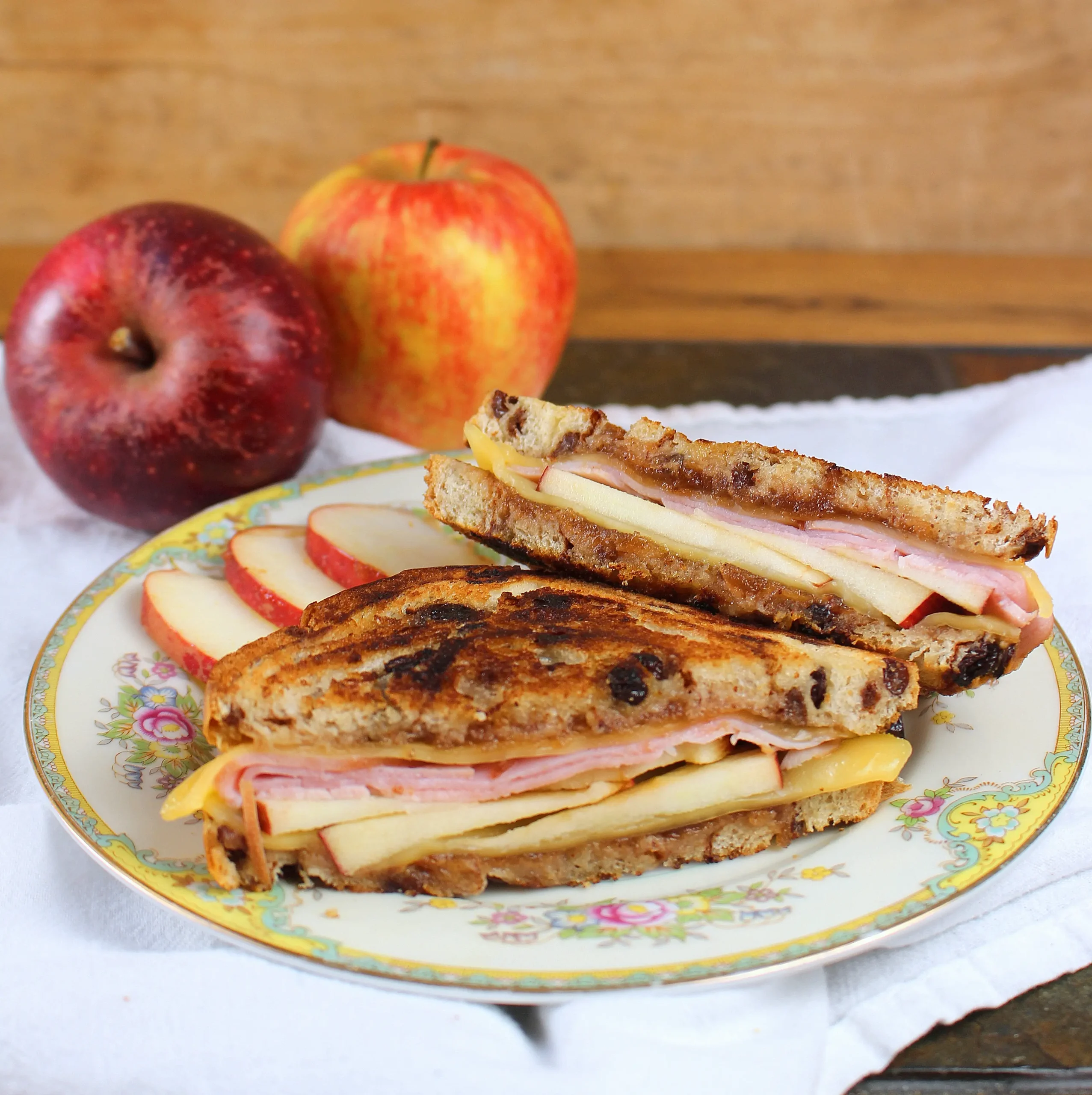 Smoked Gouda and Apple Butter Sandwich: A Perfect Combination - Does gouda go with apple smoked gouda and apple butter sandwich - Does gouda go with apple