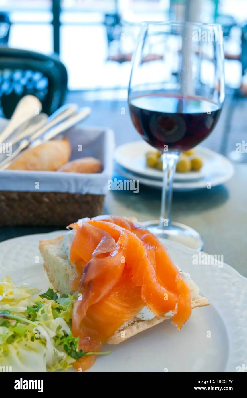 red wine with smoked salmon - Does red wine go with smoked salmon
