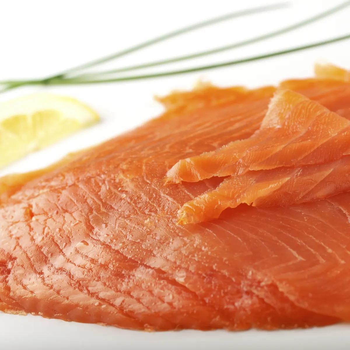 what does smoked salmon taste like - Does smoked salmon have a fishy taste
