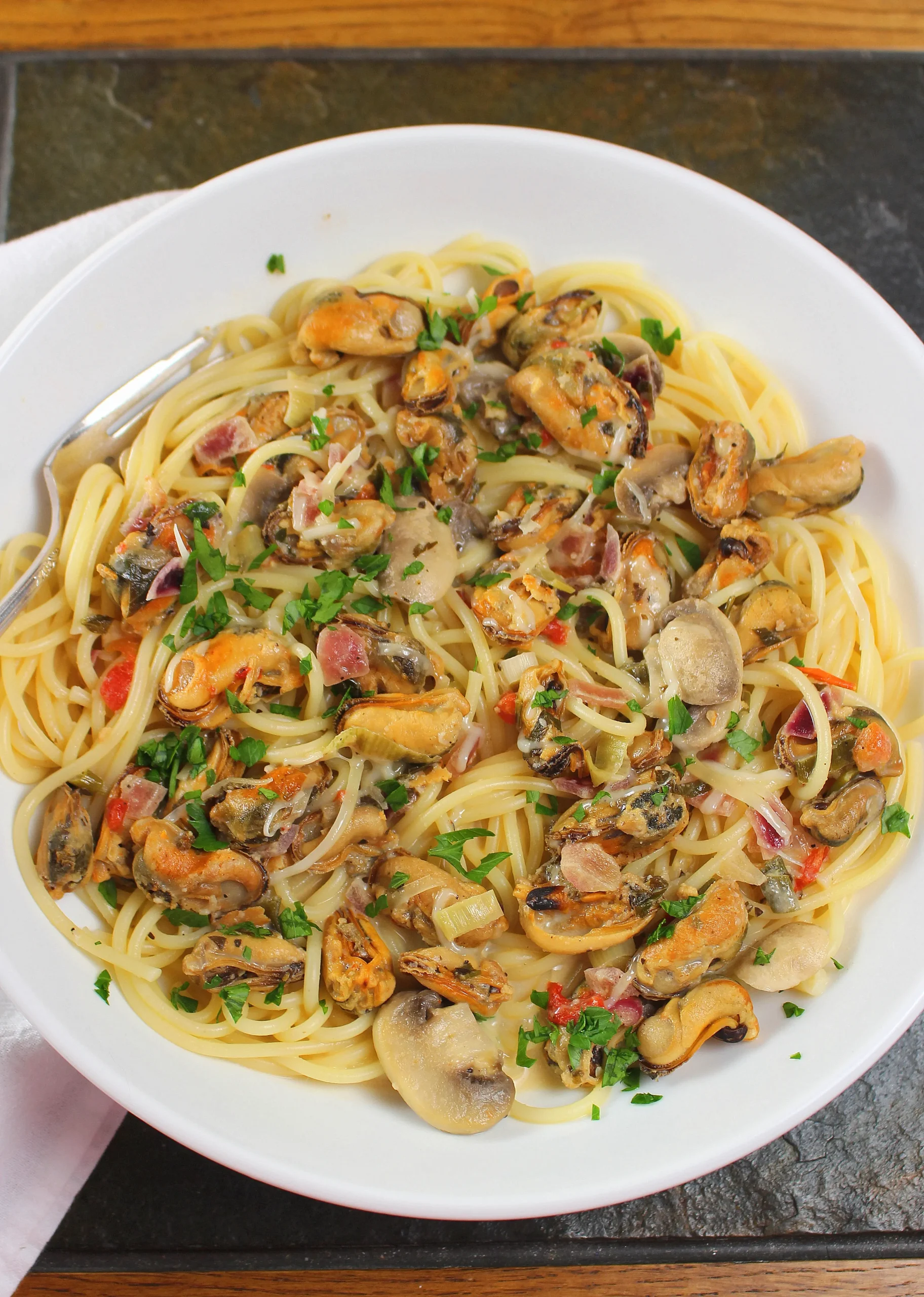 creamy smoked mussel pasta - How do you eat mussels pasta