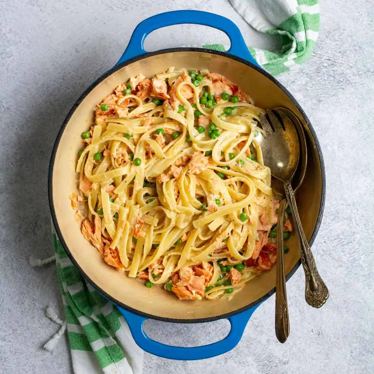 smoked salmon alfredo pasta recipe - How do you make Alfredo more interesting