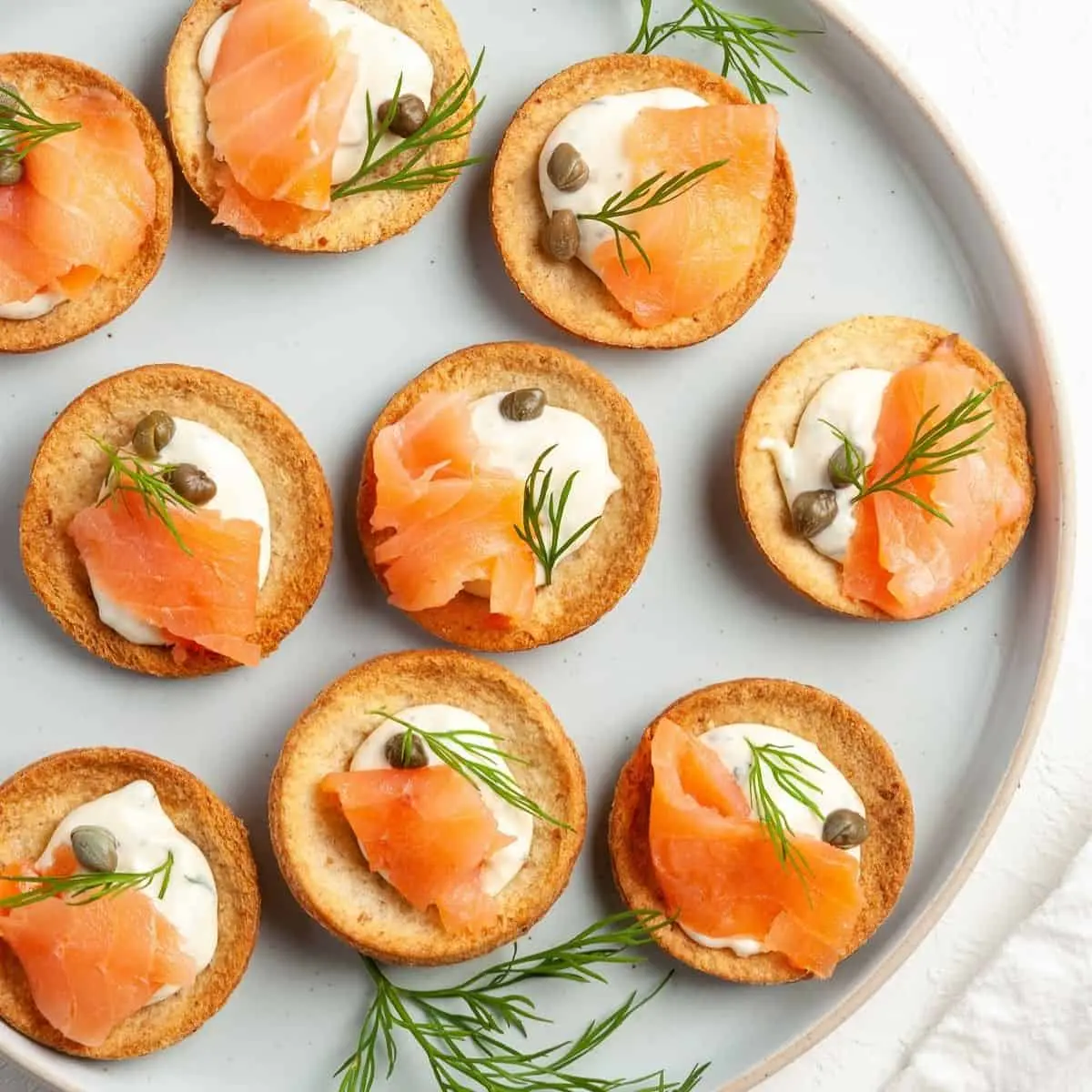 canapes with smoked salmon - How do you present smoked salmon at a party