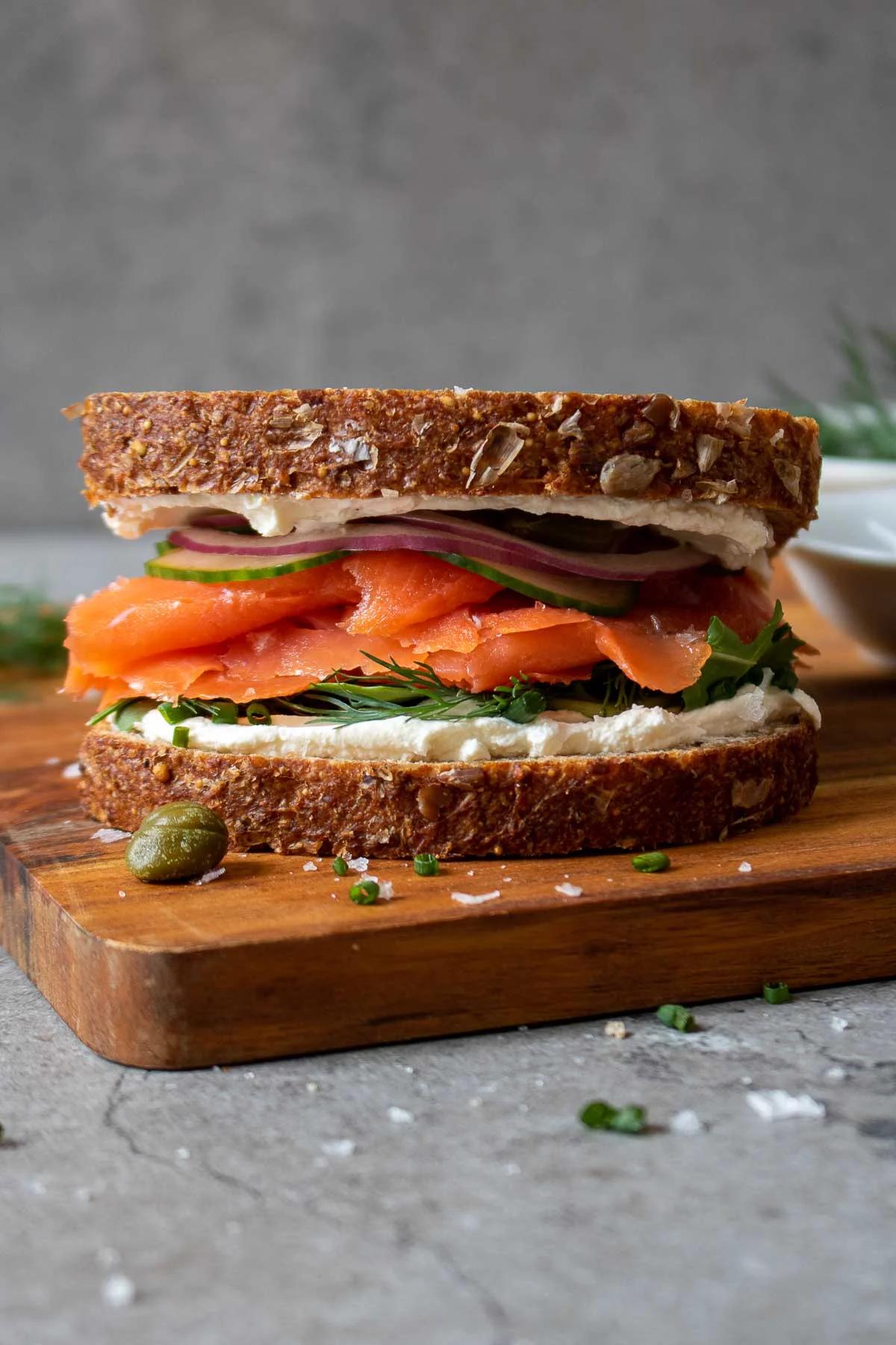 calories in smoked salmon sandwich with cream cheese - How many calories are in a salmon and cream cheese sandwich