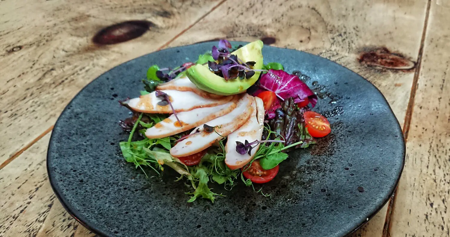 smoked chicken and avocado salad - How many calories are in a smoked chicken salad