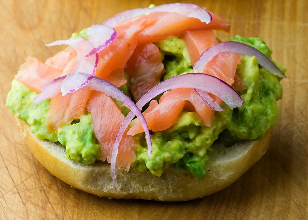 smoked salmon and avocado bagel - How many calories in a salmon and avocado bagel