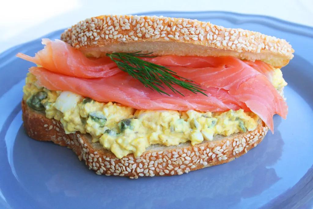 smoked salmon and egg mayo sandwich - How many calories in a salmon baguette