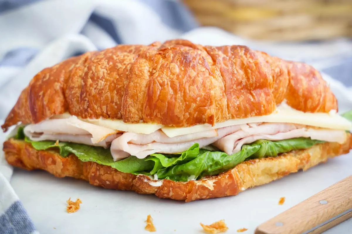 smoked turkey croissant - How many calories in a turkey croissant