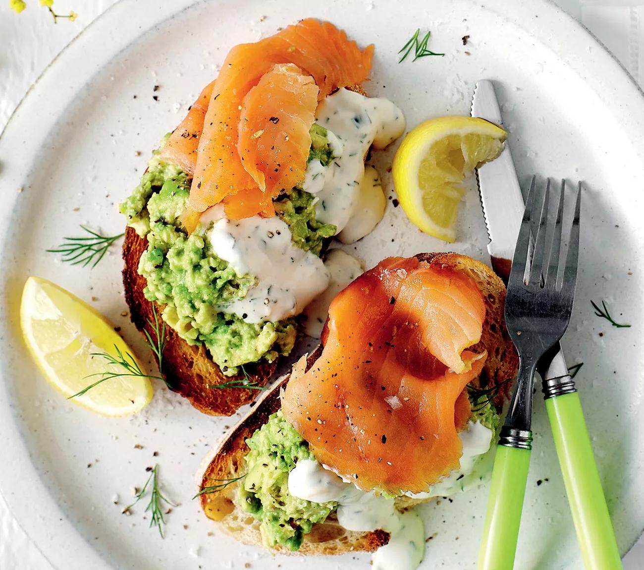 smashed avocado and smoked salmon - How much nutrition is in avocado toast with smoked salmon