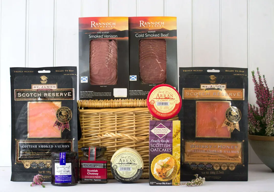 smokehouse hampers - How to decorate a Christmas hampers