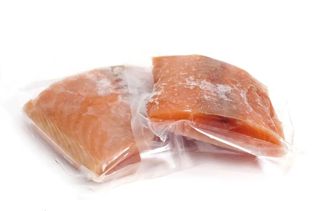 can i take smoked salmon on a plane - Is fish allowed in check in baggage