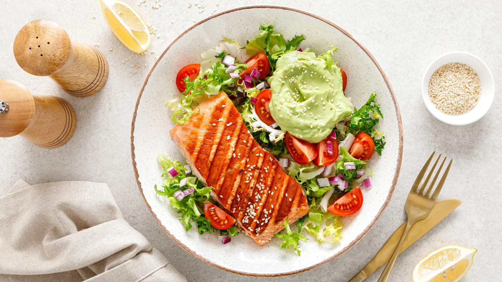 smoked salmon and avocado - Is it good to eat salmon with avocado