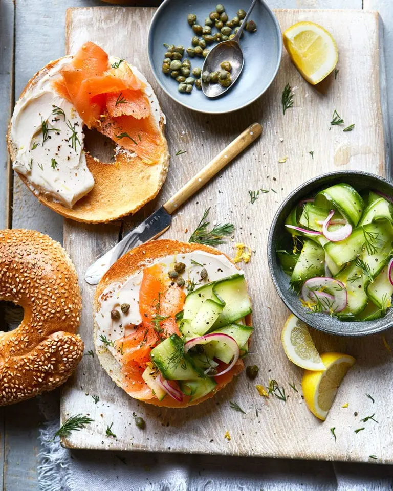 is smoked salmon and cream cheese bagel healthy - Is it healthy to eat a cream cheese bagel