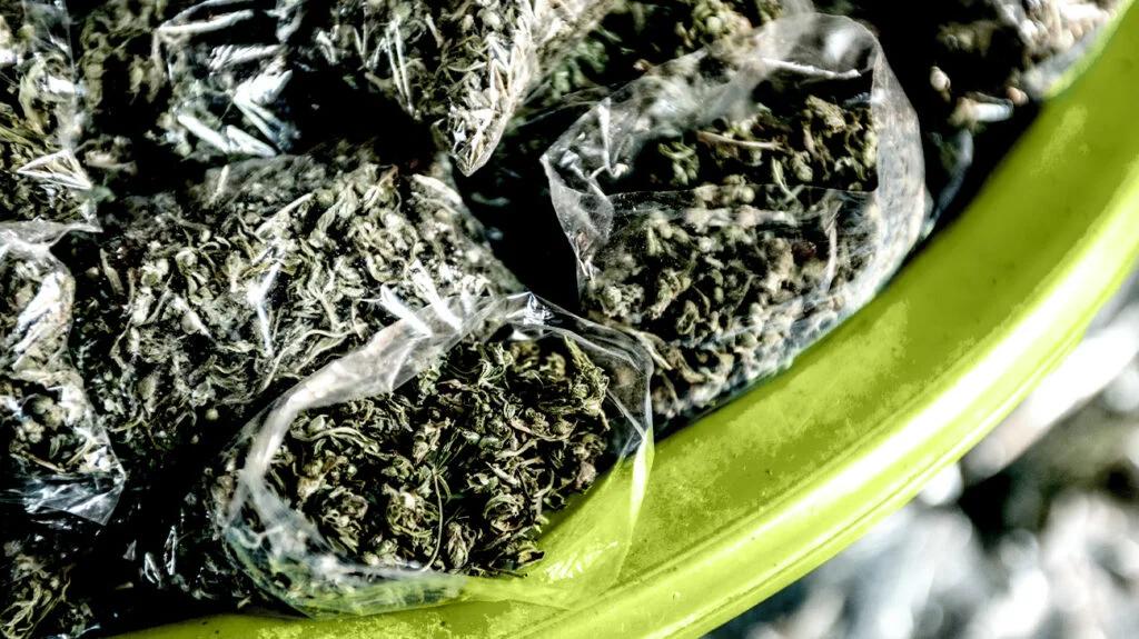 How to Know if You Smoked Laced Weed - Is sprayed weed the same as real weed how to know if you smoked laced weed - Is sprayed weed the same as real weed