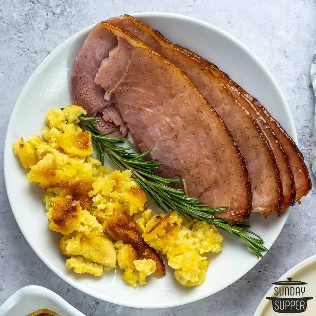 what to serve with smoked ham - What are common side dishes