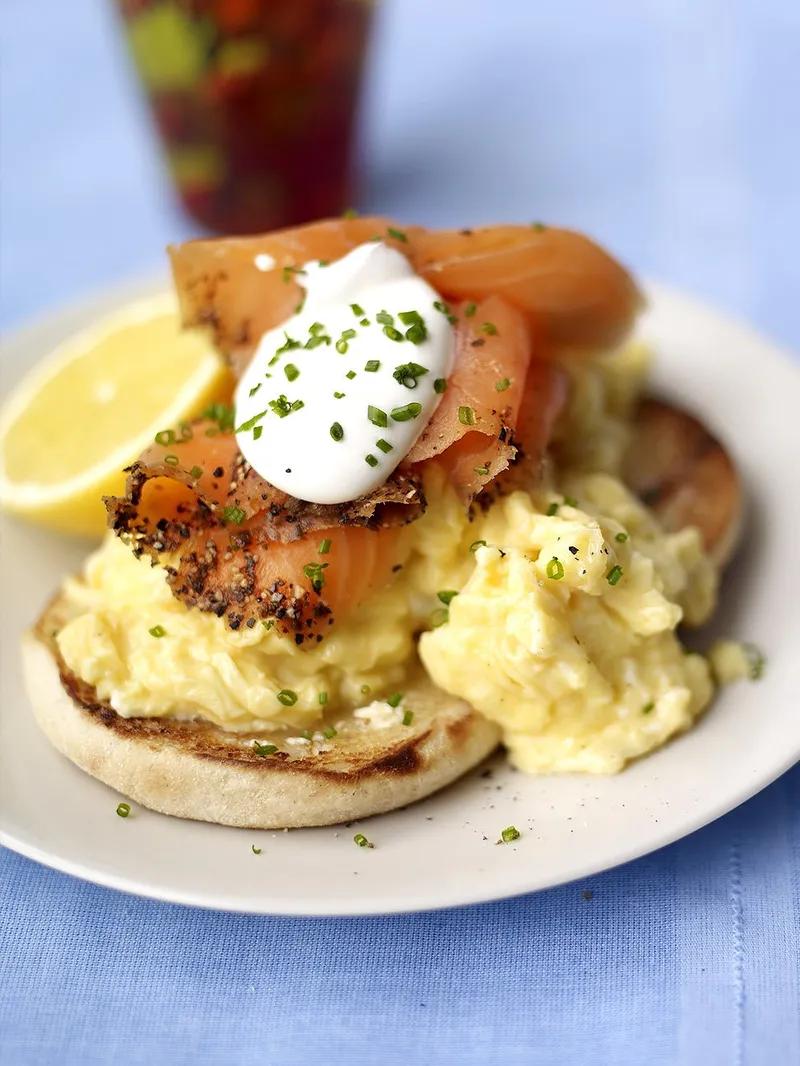 what sauce goes with smoked salmon and scrambled eggs - What are some suitable sauces for egg dishes