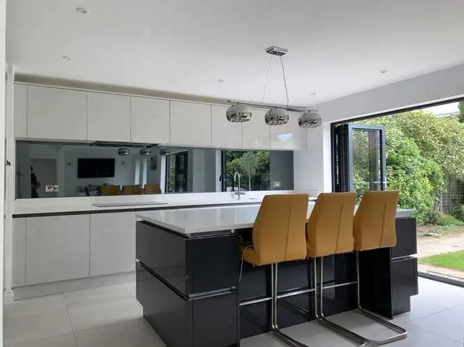 smoked glass splashbacks for kitchens - What are the pros and cons of a glass splashback