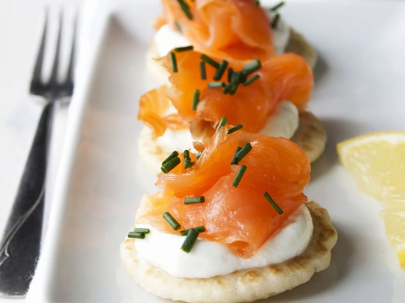 little pancakes with smoked salmon - What are the small pancakes called