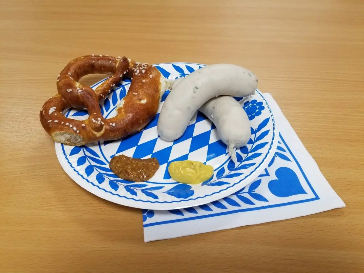 bavarian smoked sausage - What do you eat with Bavarian sausage