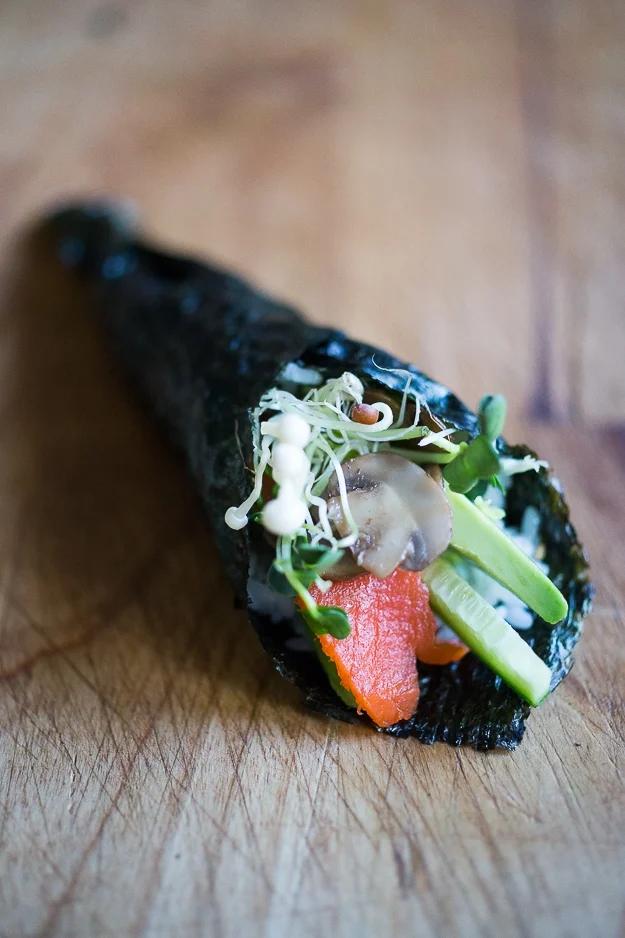 smoked salmon hand roll - What is a salmon skin roll made of