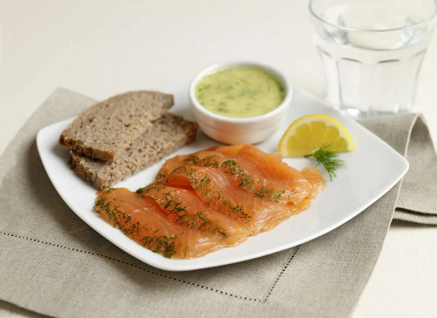 dill sauce for smoked salmon recipe - What is dill sauce made of