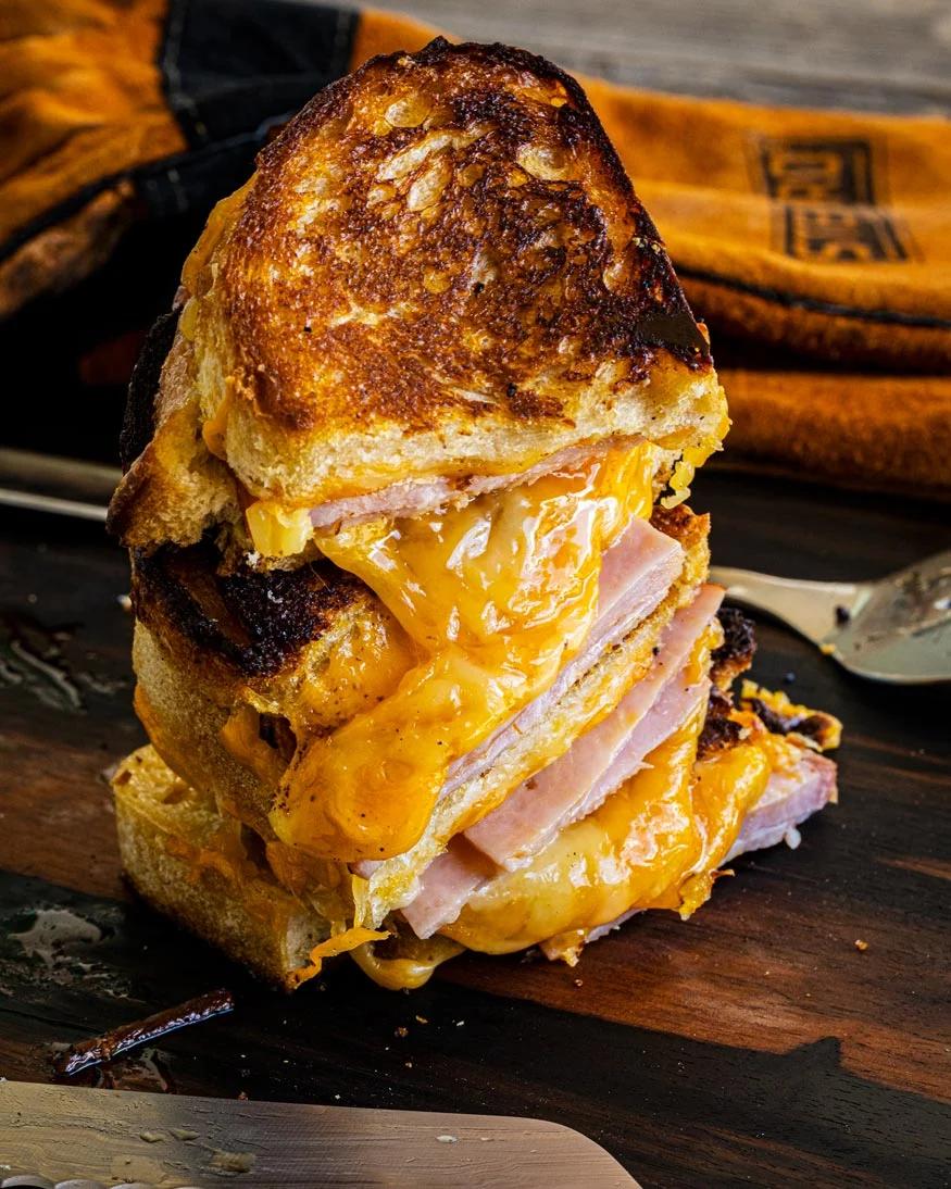 smoked grilled cheese sandwich - What is the best thing to put on a grilled cheese sandwich