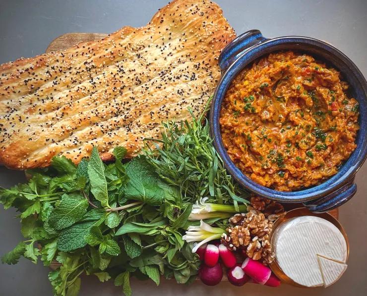 persian smoked eggplant dip - What is the difference between Mirza Ghasemi and Kashk Bademjan