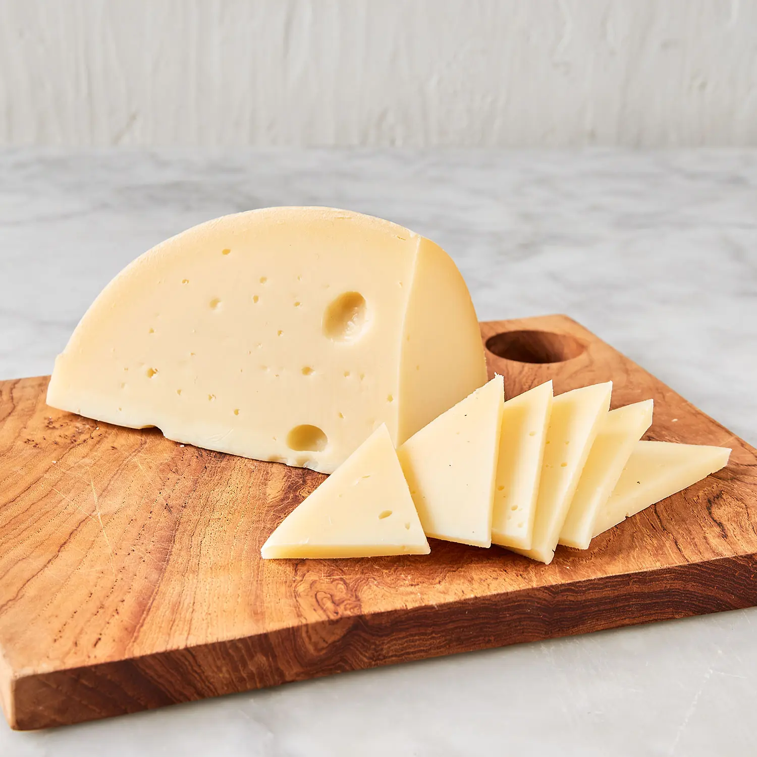 Smoked Caciocavallo Cheese: A Unique Italian Delight - What is the difference between mozzarella and Caciocavallo smoked caciocavallo cheese - What is the difference between mozzarella and Caciocavallo