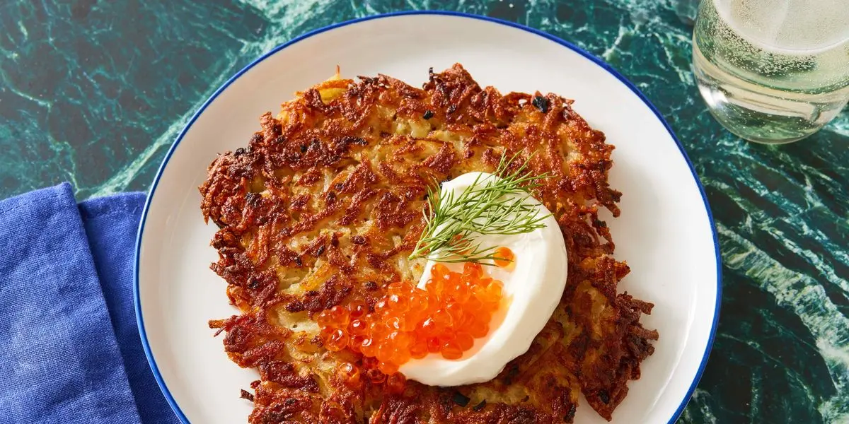 potato latkes with smoked salmon - What is the difference between rosti and latkes