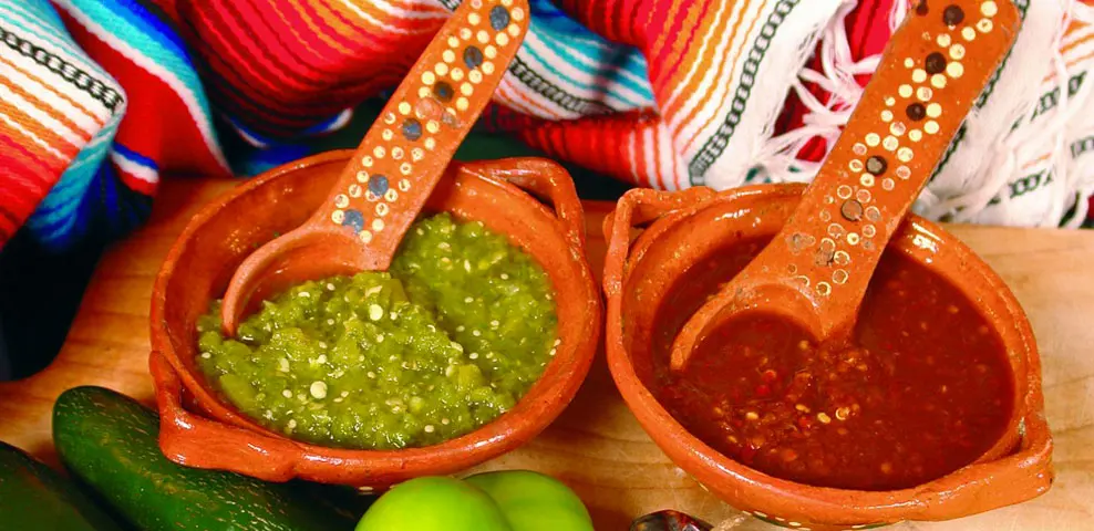 smoked salsa roja - What is the difference between salsa verde and salsa roja
