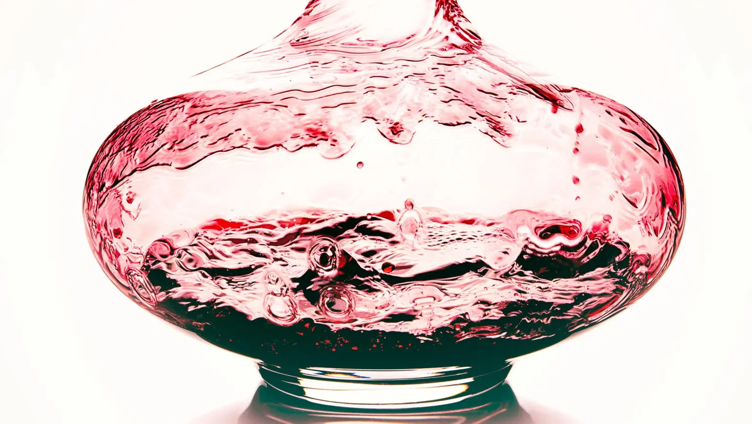 smoked glass decanter - What is the effect of a decanter