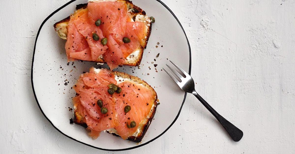 is smoked salmon as healthy as fresh salmon - What is the healthiest way to eat salmon