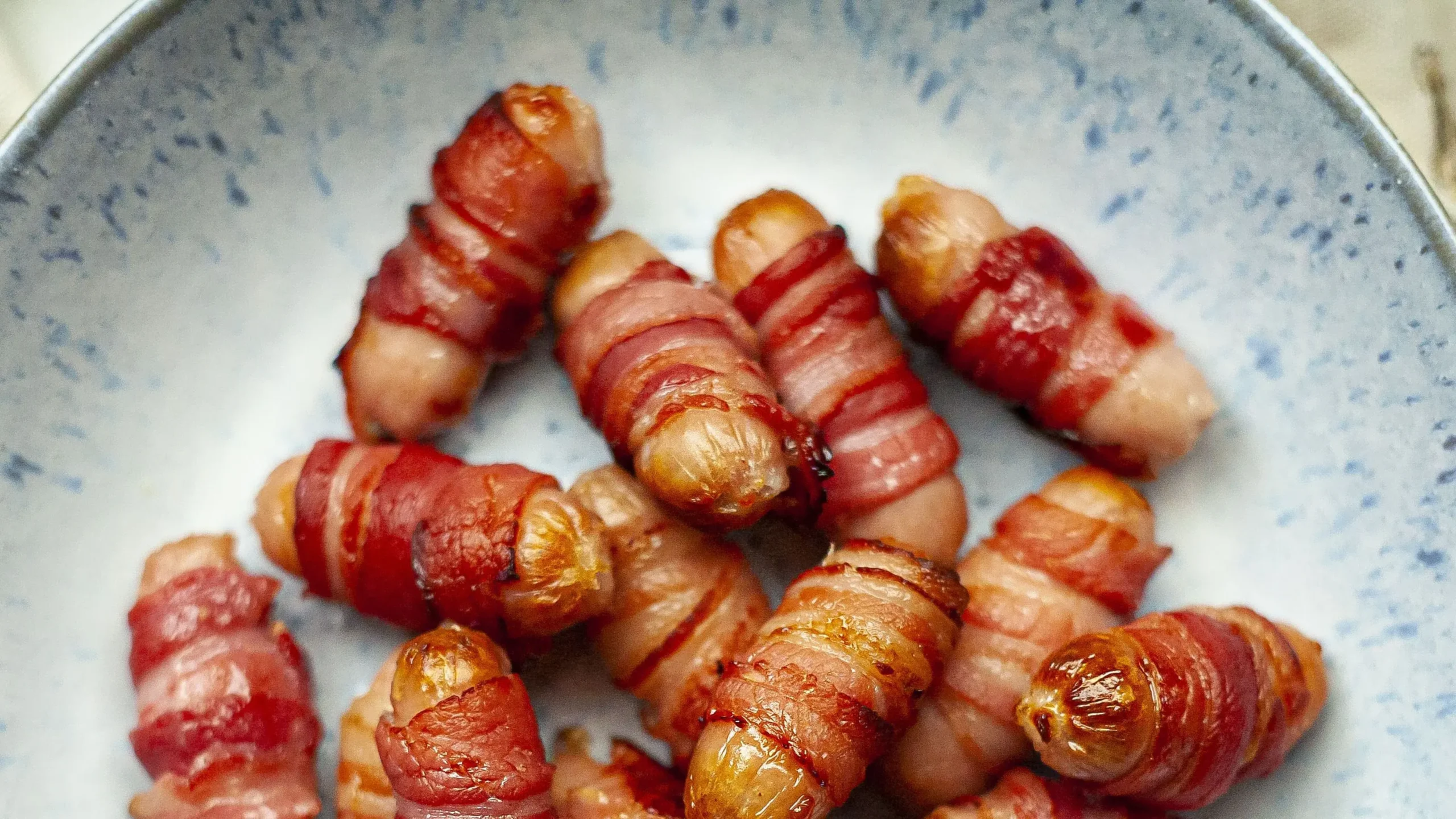 pigs in blankets smoked or unsmoked bacon - What is the original pigs in a blanket