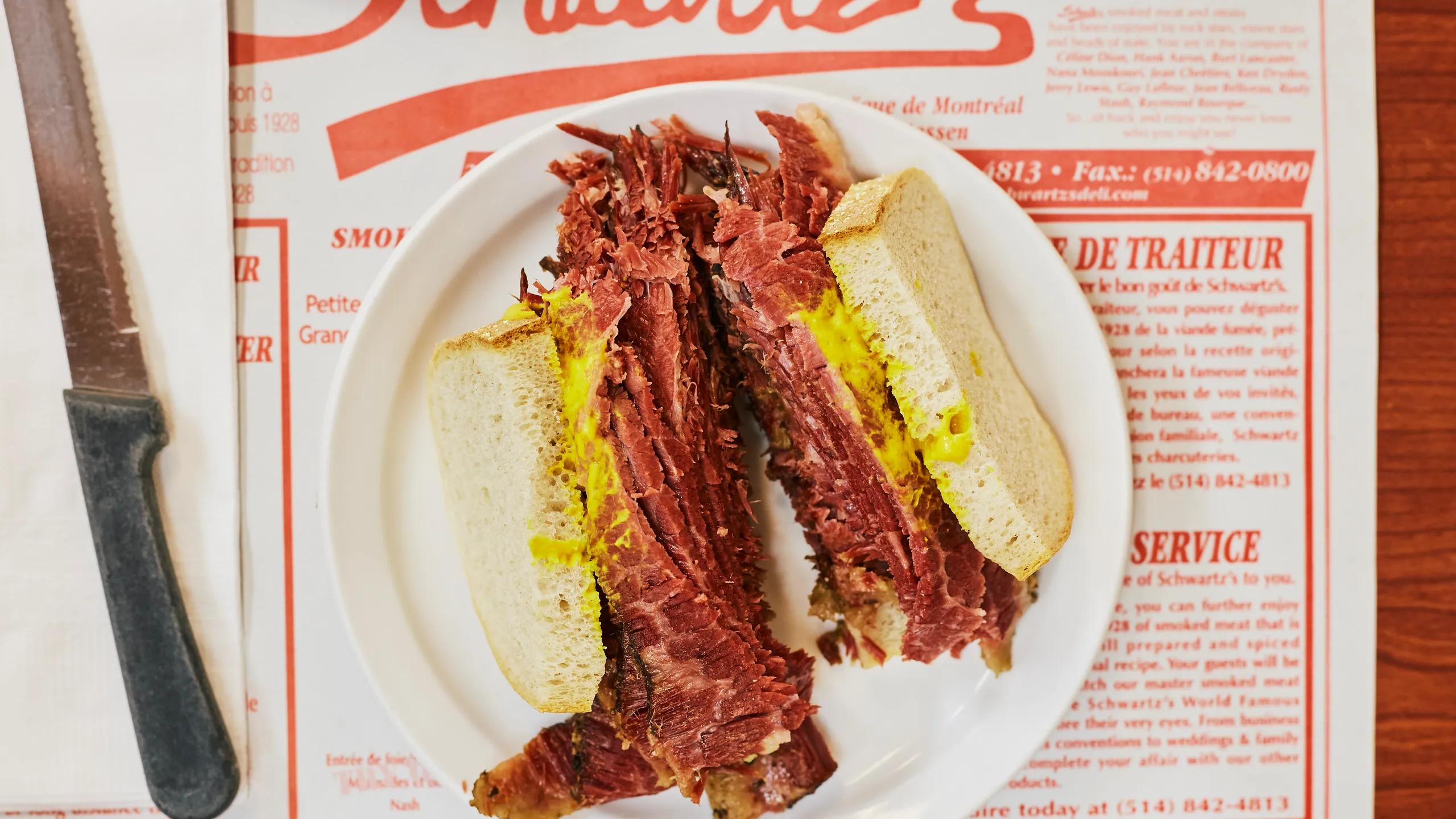 best smoked meat montreal - What is the Schwartz's deli famous for