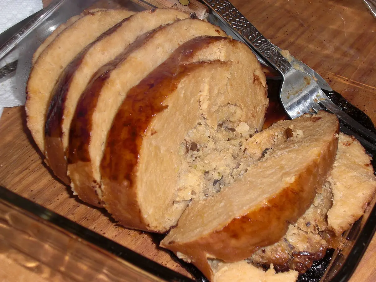 tofurky hickory smoked deli slices - What is Tofurky made of