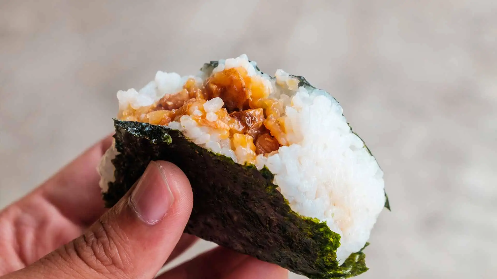 onigiri smoked salmon - What is usually in onigiri