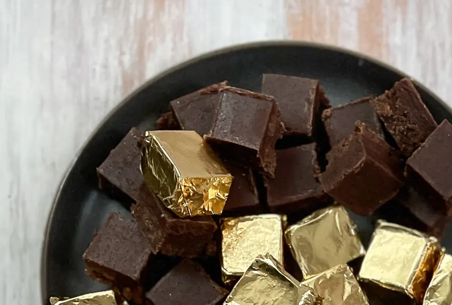 smoked fudge - What's the difference between chocolate and fudge