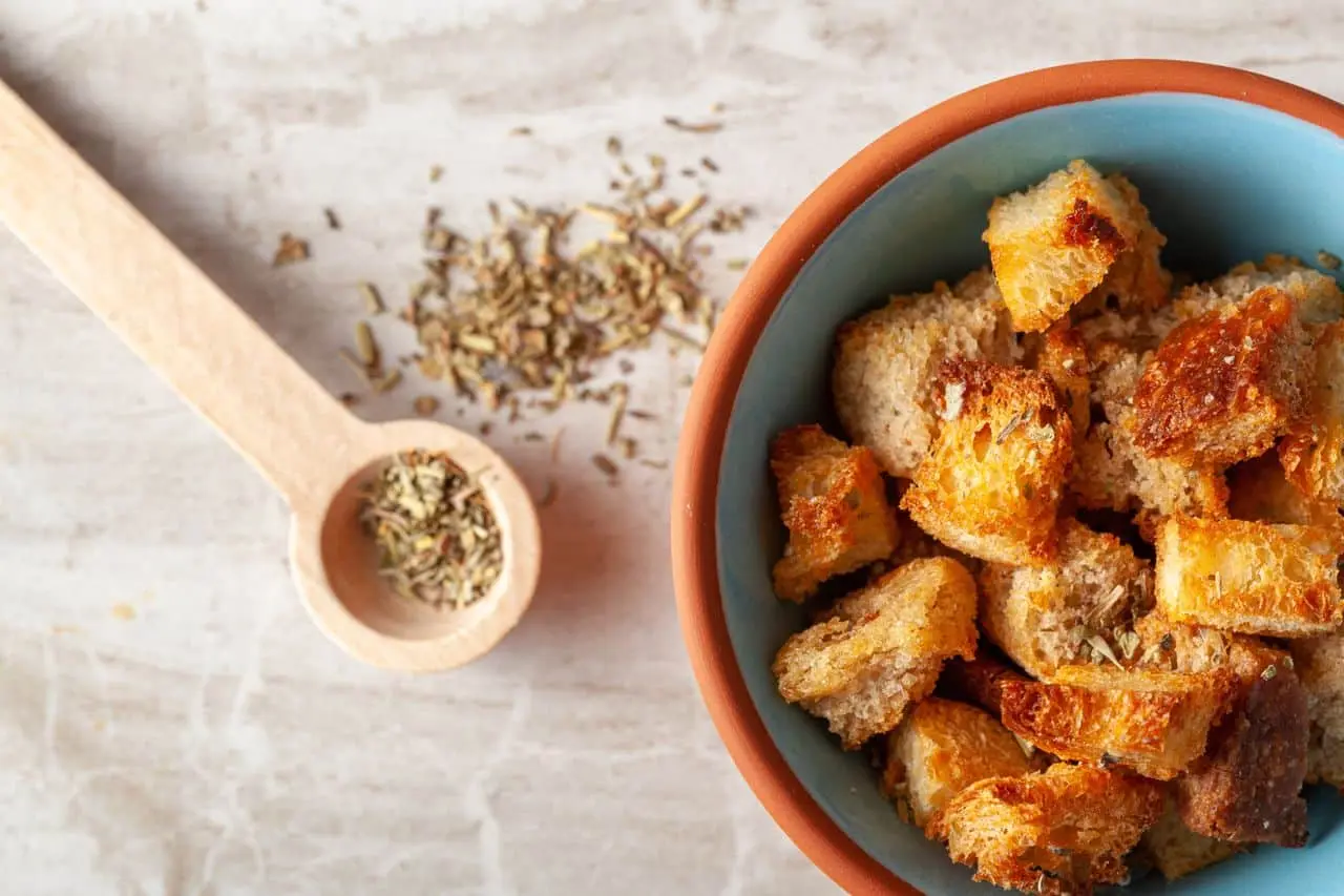 smoked croutons - What's the difference between croutons and bread