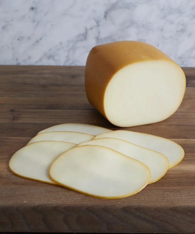 smoked mozzarella - What's the difference between mozzarella and smoked mozzarella