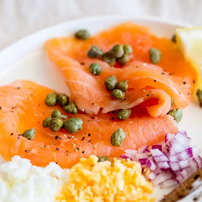 smoked salmon capers - What to serve with cold smoked salmon