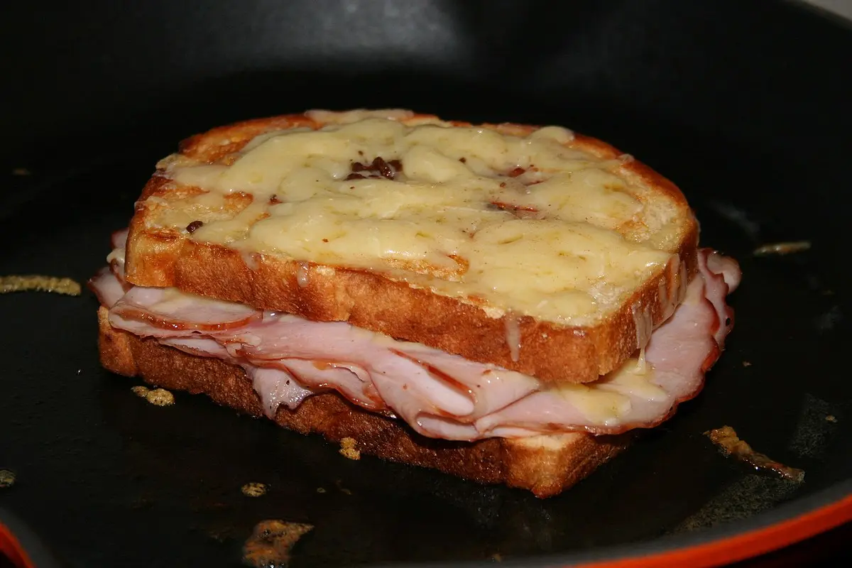 smoked salmon croque monsieur - What type of meat is a croque monsieur traditionally made