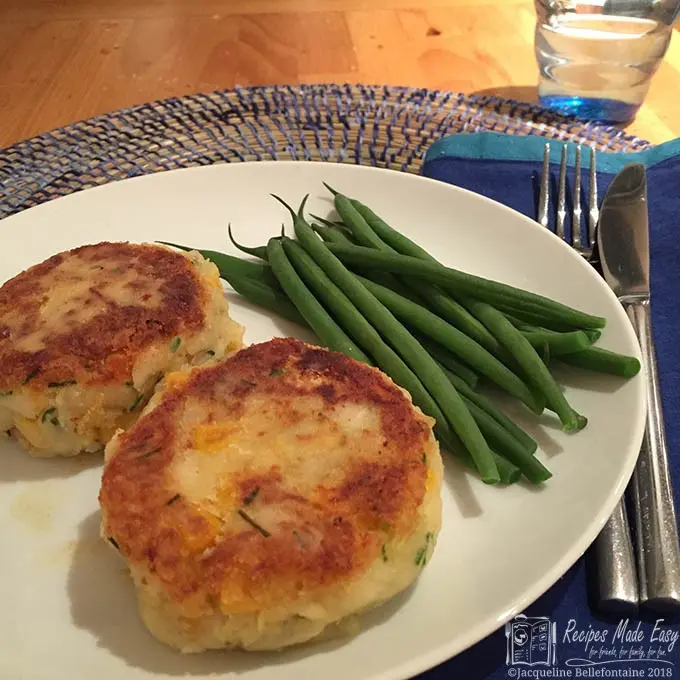 fish cakes with smoked haddock - Why do fish cakes fall apart when cooked