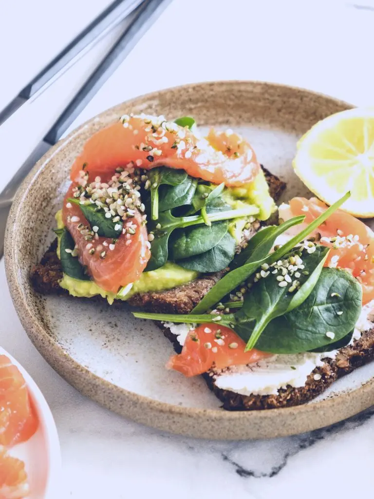 smoked salmon intolerance - Why do I feel weird after eating salmon
