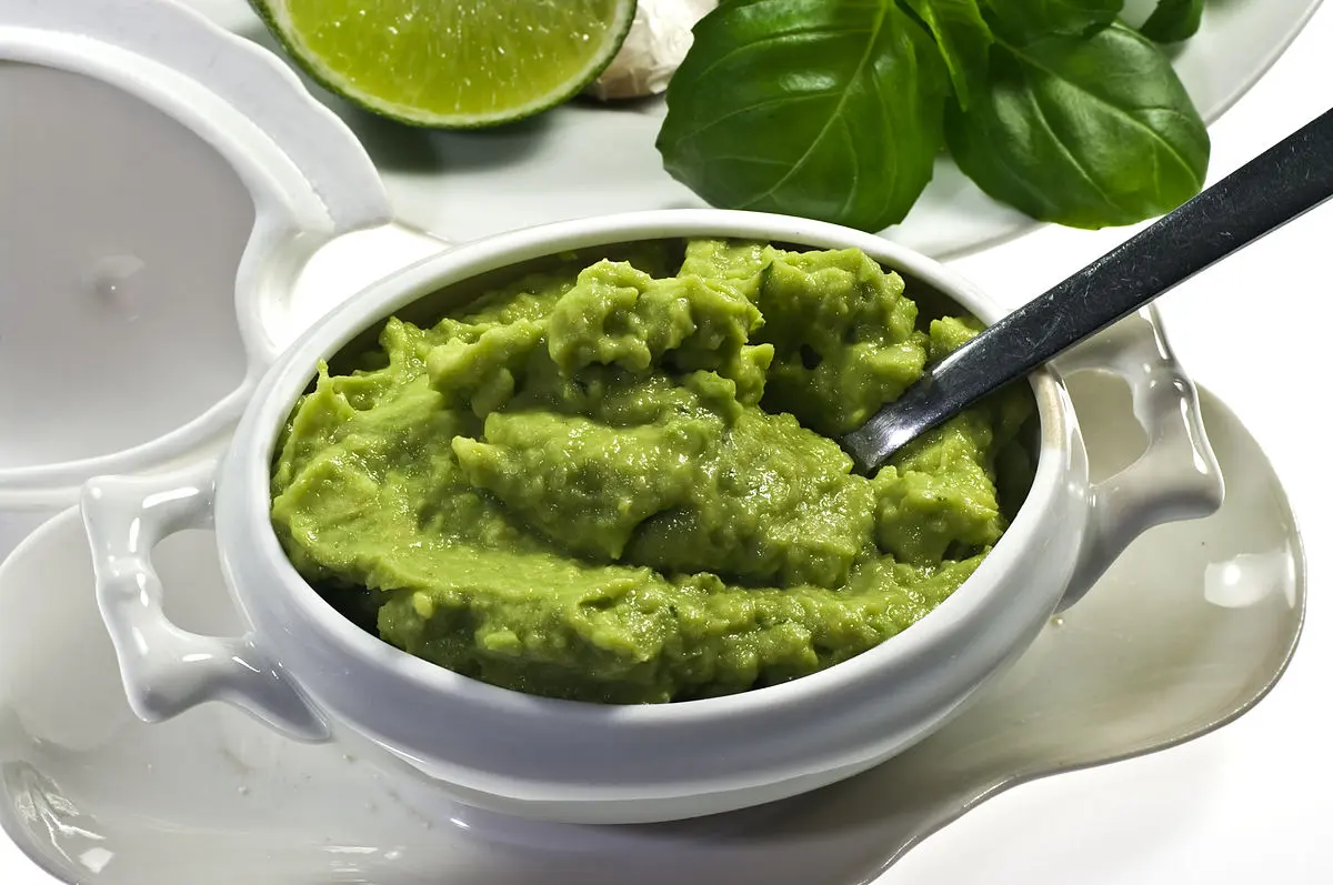 smoked guacamole - Why is it called guacamole and not avocado